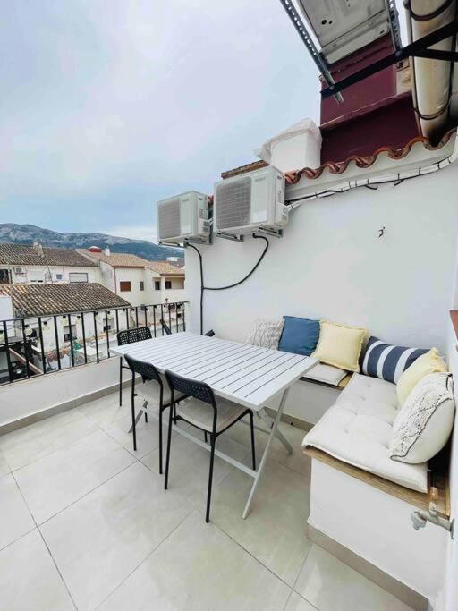 Attic Apartment In Old Town 데니아 외부 사진